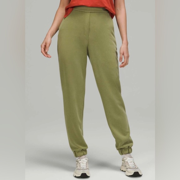 Lululemon Softstreme Relaxed High-Rise Pant Bronze Green Joggers Women’s Size 2 - Picture 1 of 10